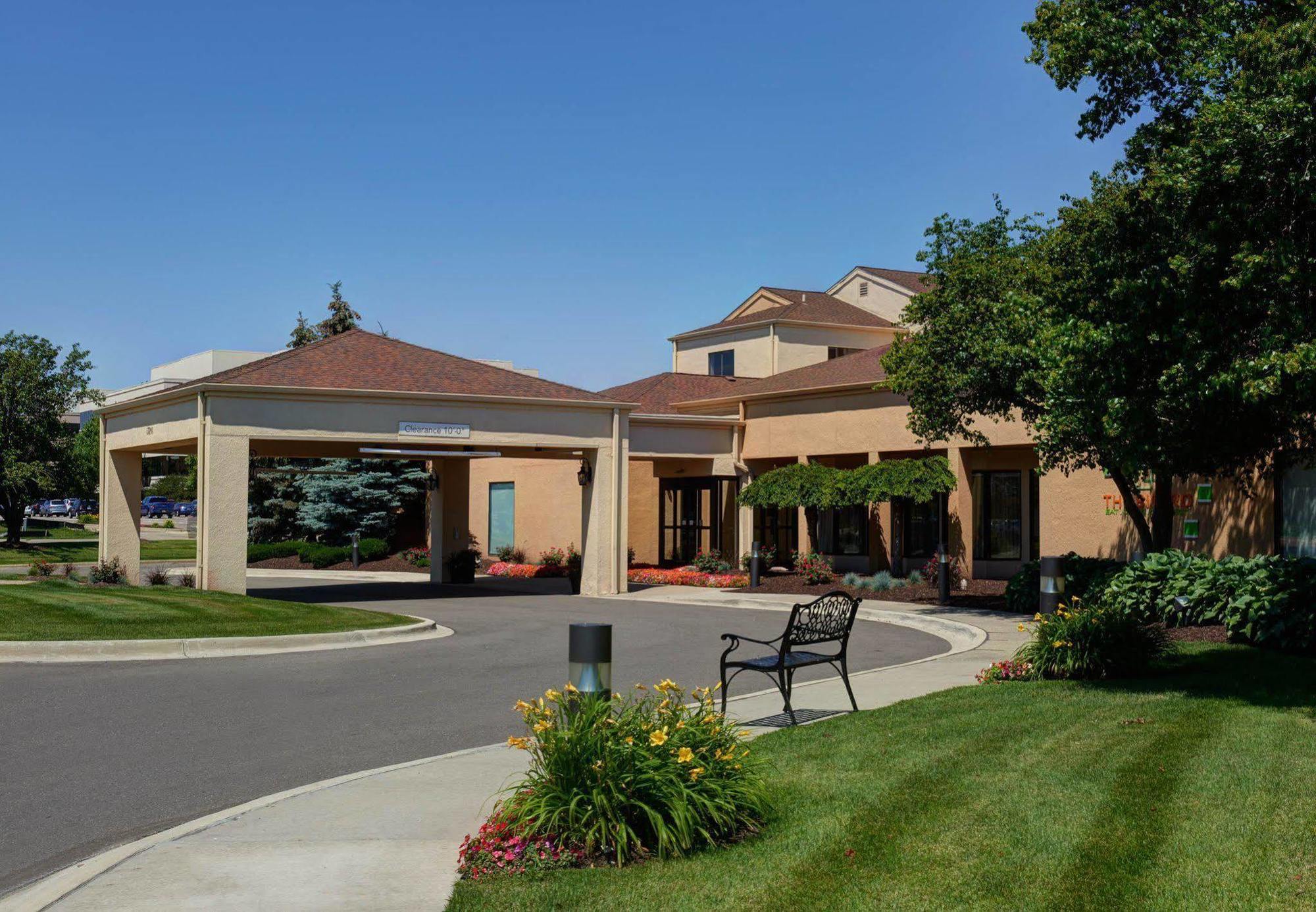 Courtyard By Marriott Detroit Livonia Hotel Exterior photo